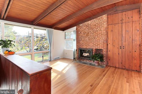 3338 Hemlock Dr, Falls Church, VA 22042-3341