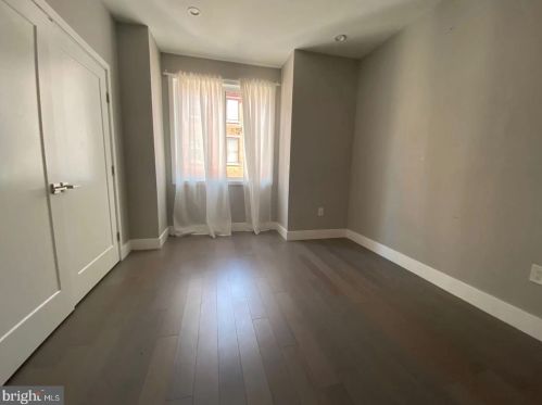 606 11th St, Philadelphia, PA 19123-3324