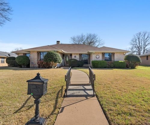 4429 Quail Hollow Rd, Fort Worth, TX 76133-6735