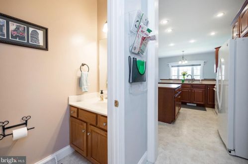 544 Bald Eagle Ct, Lancaster PA  17601-1180 exterior