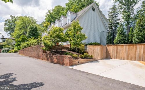 6348 Chowning Pl, Mc Lean, VA 22101-4129