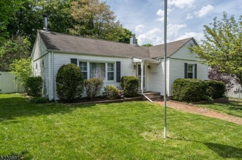 26 Woodsedge Ave, Mount Olive, NJ 07828-2949
