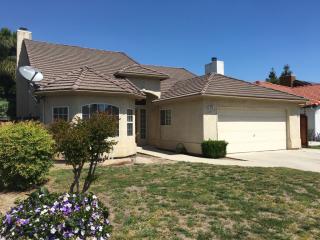 875 Robinson Ave, Clovis, CA 93612-5883