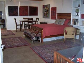 840 Cherokee Ave, Los Angeles CA  90038-3508 exterior