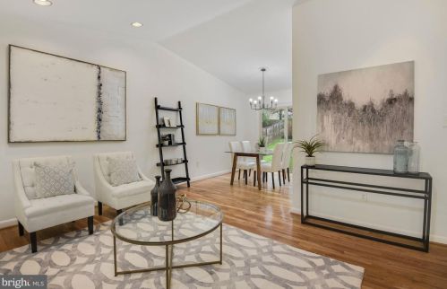 913 Caddington Ave, Silver Spring MD 20901-1048 exterior