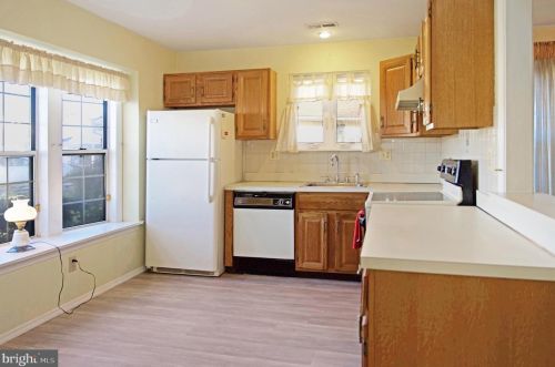 25 Meadowwood Ct, Columbus, NJ 08022-1026