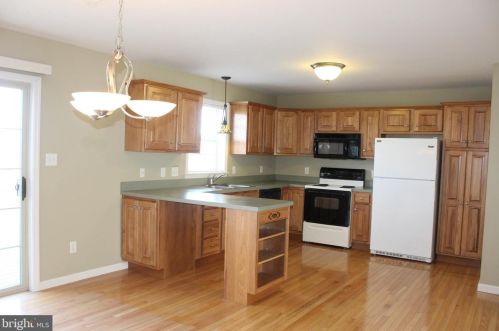 638 Royal View Dr, Lancaster PA  17601-2871 exterior