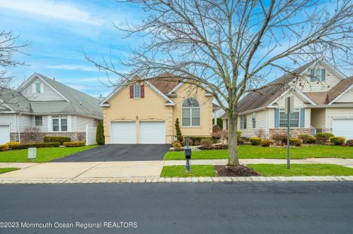 4 Wellington St, Holmdel Village, NJ 07733-3106