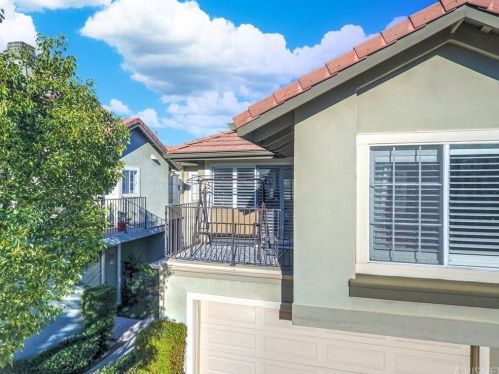 571 Glenhurst Dr, Anaheim CA  92808-1927 exterior