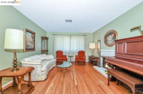 3562 Skylark Dr, Concord CA  94520-1515 exterior