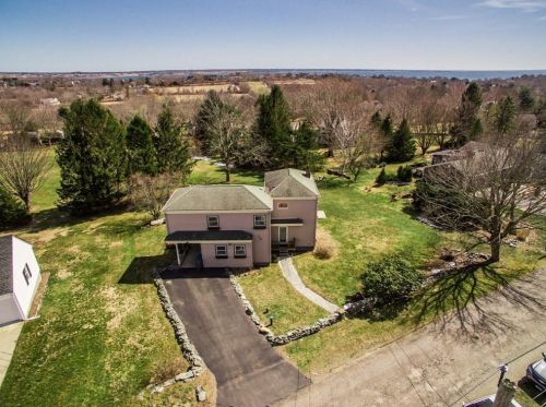 51 Peckham Ln, Middletown, RI 02842-5315