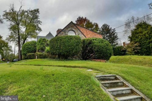 621 Greenbrier Dr, Silver Spring, MD 20910-4269