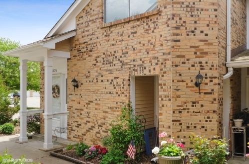 1276 Ranch View Ct, Buffalo Grove, IL 60089-1190