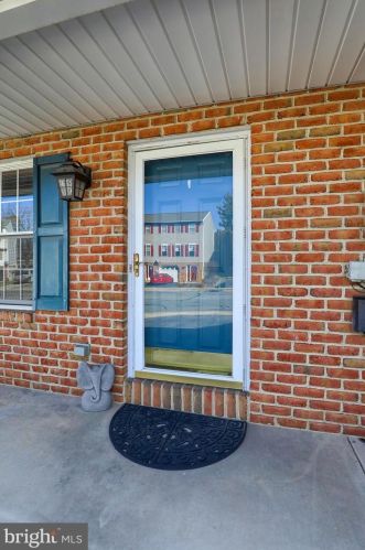 575 Cloverbrook Dr, Ephrata PA  17522-9202 exterior