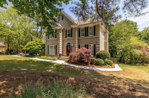 3915 Waterford Dr, Suwanee, GA 30024-1480