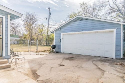 1304 Tucker St, Fort Worth TX  76104-2140 exterior