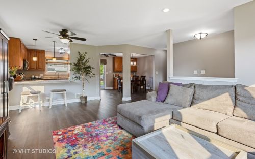 416 Essex Pl, Carol Stream IL  60188-9200 exterior