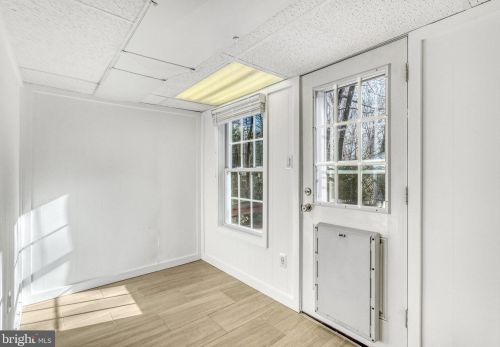 9919 Coffer Woods Rd, Springfield VA  22015-2903 exterior