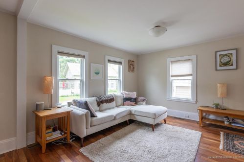 2 Maple St, Camden, ME 04843-1806