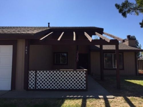 867 Daphne Ln, Lemoore, CA 93245-4130