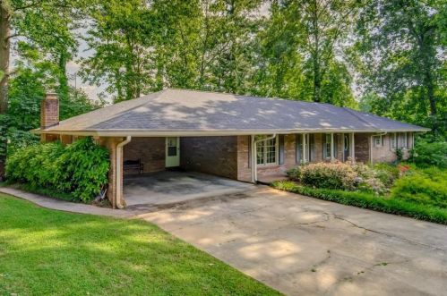 2466 Monterey Dr, Marietta, GA 30068-3050