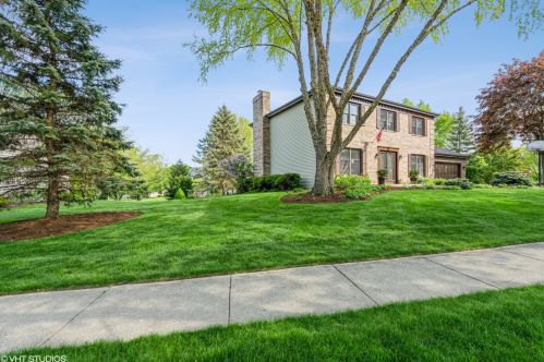 2462 Knowlton Dr, Barrington Hills, IL 60118