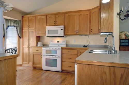 906 Shady Ridge Ln, Day, MN 55006-3218