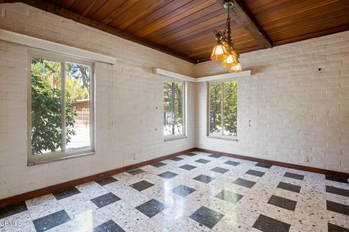 5253 Ramsdell Ave, Glendale CA 91214-3738 exterior