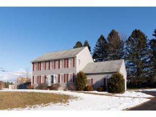 2 Squire Dr, Somersworth, NH 03878-2826