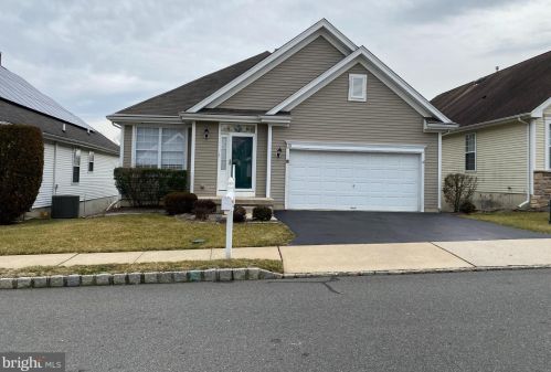 38 Honey Flower Dr, Trenton, NJ 08620-9688