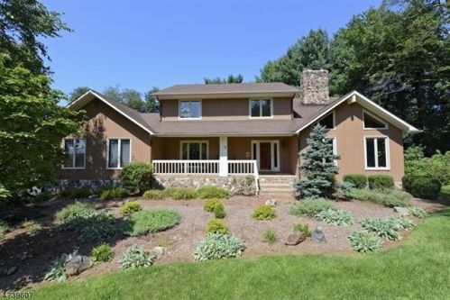6 Grace Dr, Annandale, NJ 08801-3015