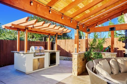 692 Coldstream Dr, El Cajon, CA 92020-7721