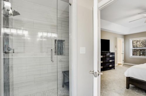 2368 Defoors Ferry Rd, Atlanta GA  30318-2307 exterior