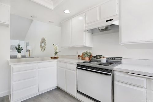 5215 Thorn Tree Ln, Irvine CA  92612-2346 exterior