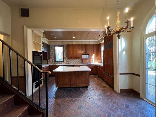 1820 Garraux Rd, Atlanta GA  30327-2504 exterior