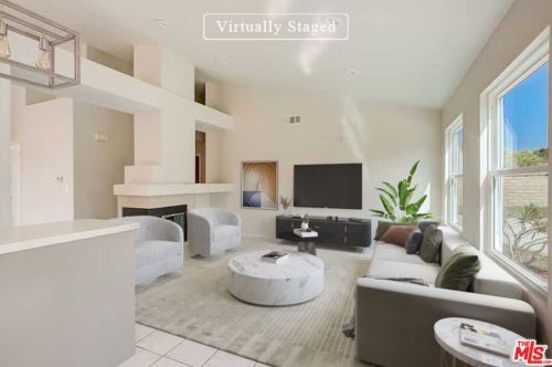 2536 Lake Dr, Oxnard, CA 93036-1584