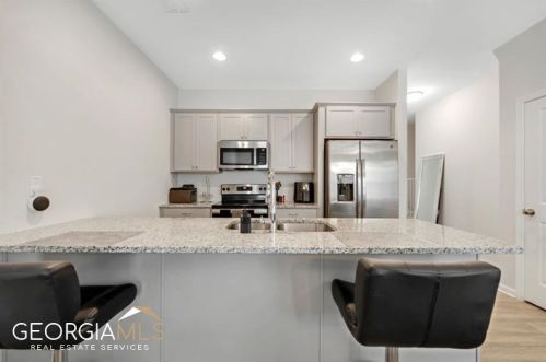 3132 Meadowstone Ln, Atlanta GA  30331-2939 exterior