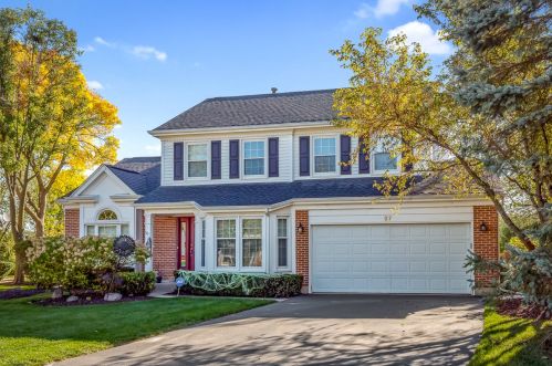 27 Trotwood Ct, Buffalo Grove, IL 60089-7027
