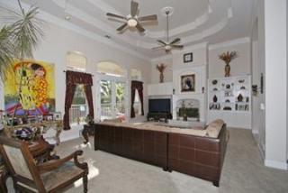 1895 Castlebrook Dr, Fresno, CA 93730-3456