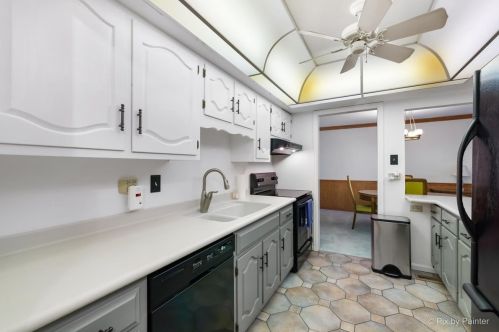 144 Carriage Way Dr, Willowbrook IL  60527-5754 exterior