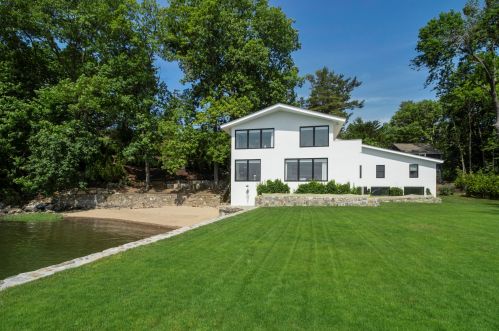31 Bluff Ave, Norwalk CT  06853-1802 exterior