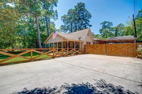 1507 Thompson St, Conroe, TX 77301-1960