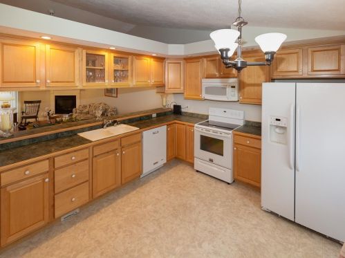 20 Maplevale Rd, South Hampton, NH