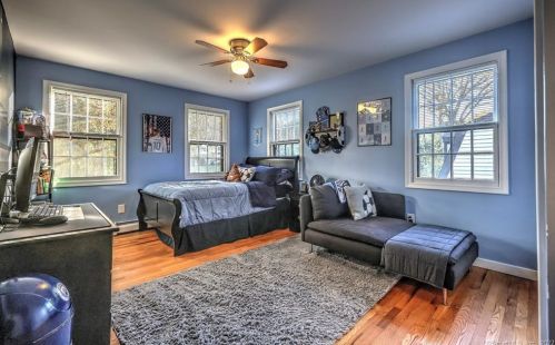 8 Captains Watch, Huntington CT  06484-5914 exterior