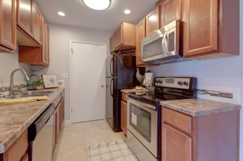 9654 Gage St, Elk Grove, CA 95624-2376