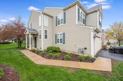 1131 Clover Dr, Minooka, IL 60447-8254