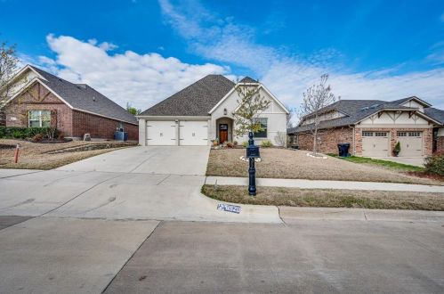 8920 Armstrong Ct, Fort Worth TX  76126-2452 exterior