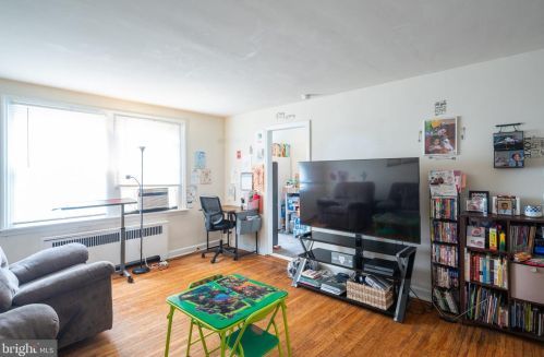 6418 Marsden St, Philadelphia, PA 19135-2707