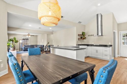 6609 Cruz St, Austin TX  78741-3519 exterior