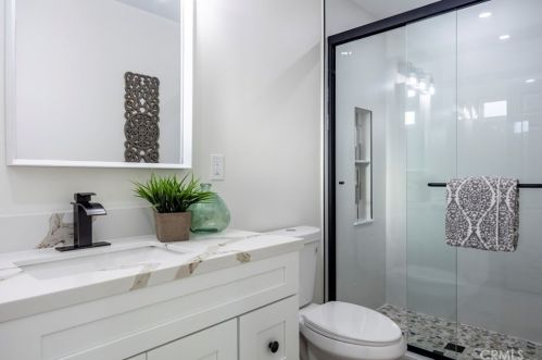 8212 Munster Dr, Huntington Beach CA  92646-5025 exterior
